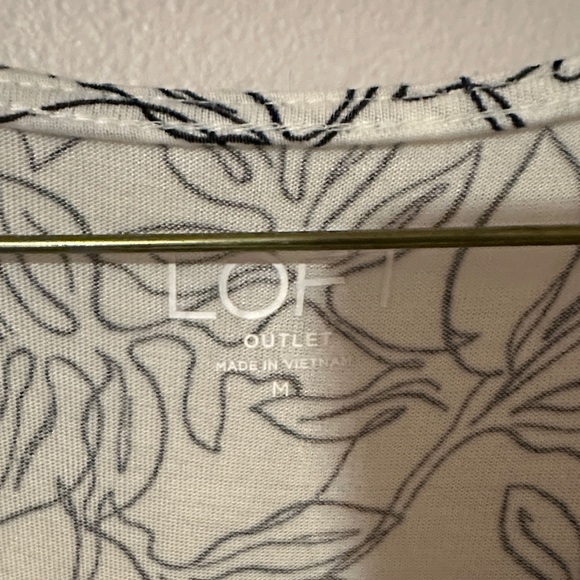LOFT Monochrome Floral‎ Print Blouse - Picture 4 of 8